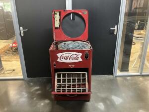 1930 Coca Cola Vending machine