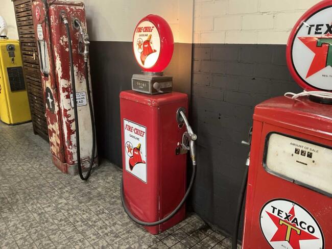 1950 Tokheim 93AA-HS Fire Chief Benzinepomp DV1215 | Magazijn | Overige