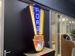Ford Neonreclame Groot