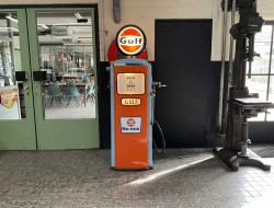 Gulf Gerestoreerde benzinepomp P300 DV1257 | Overige | Diversen