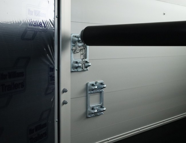 1 Ifor Williams HBX403 Paardentrailer - Voorlosser - Zwart VT777 | Aanhangwagen | Paardentrailer