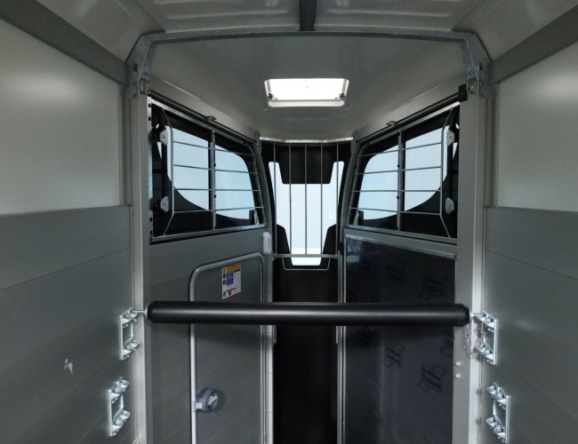 1 Ifor Williams HBX403 Paardentrailer - Voorlosser - Zwart VT777 | Aanhangwagen | Paardentrailer