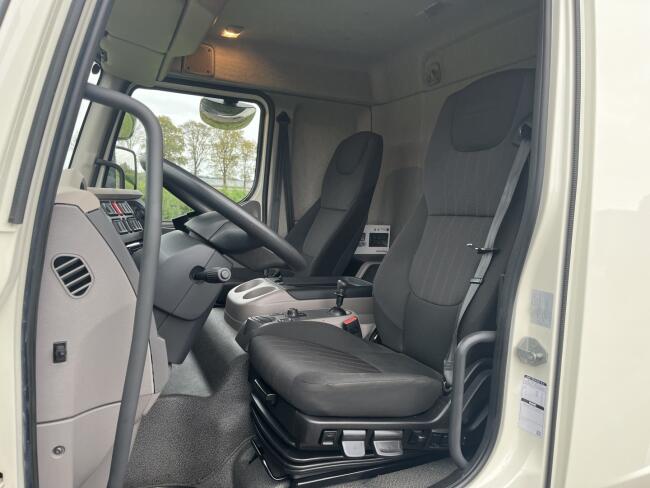 2024 DAF LF230 Bakwagen 720cm met laadklep VT815 | Transport | Vrachtwagen