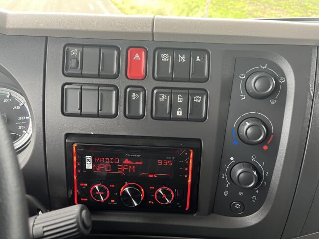 2024 DAF LF230 Bakwagen 720cm met laadklep VT815 | Transport | Vrachtwagen